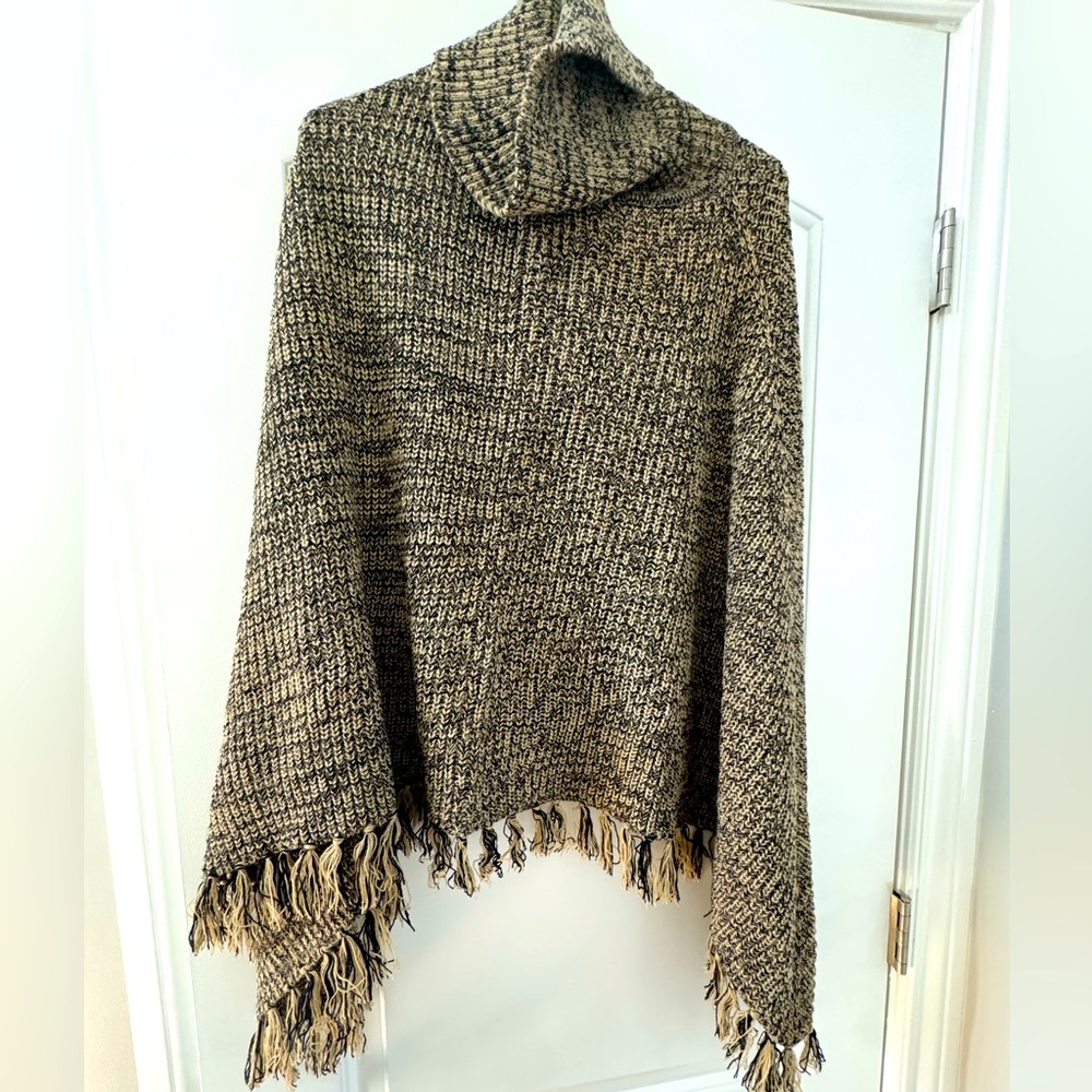 Tint & Shadow Cowl Neck Ribbed Poncho